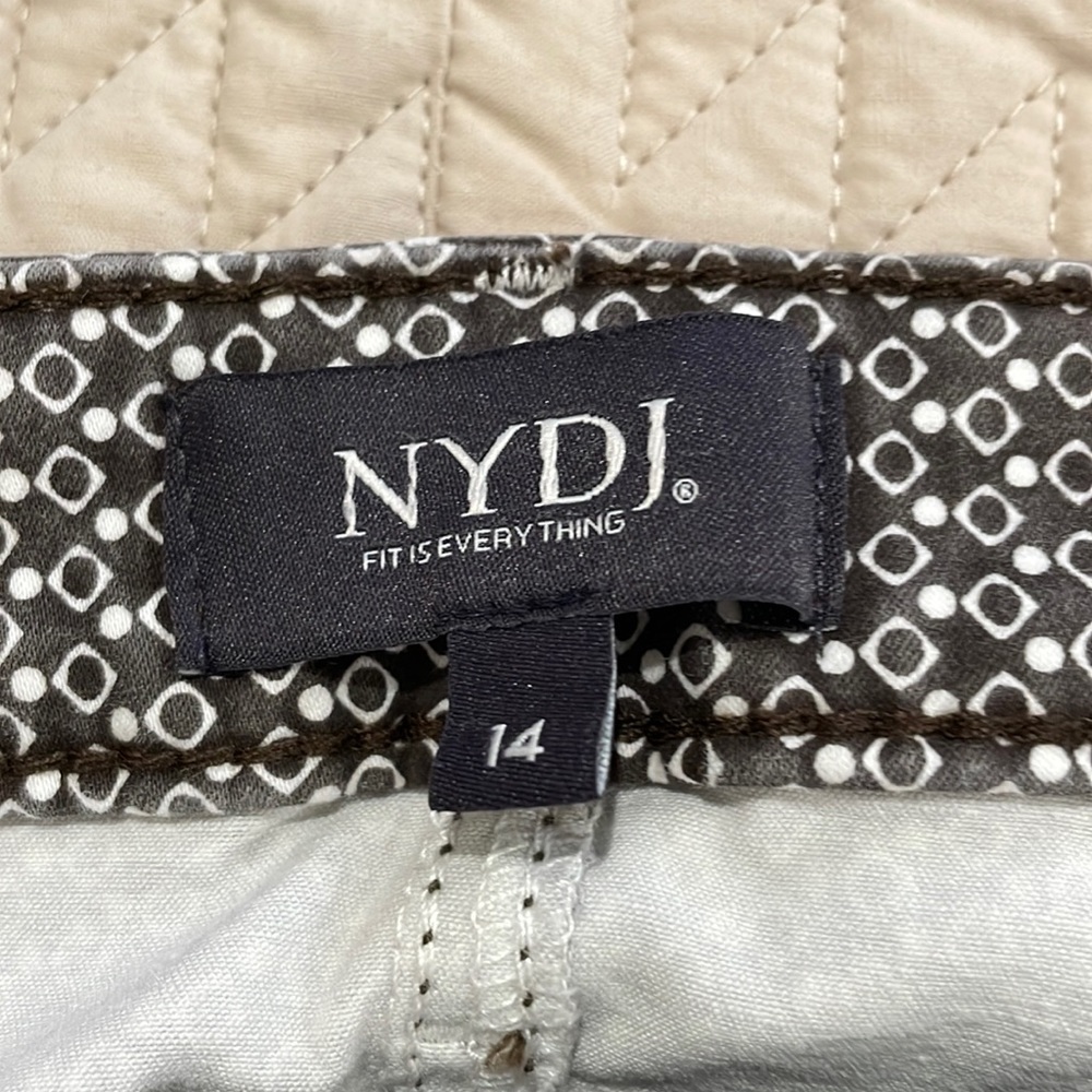 Women’s Jeans - Picture 2 of 5